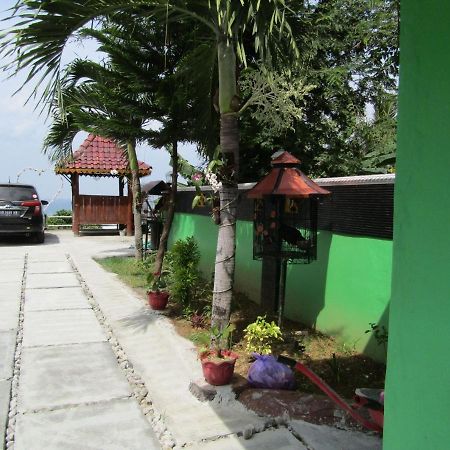 Losmen Kinasih Puncak & Gazebo Pandang Bantul Exterior foto